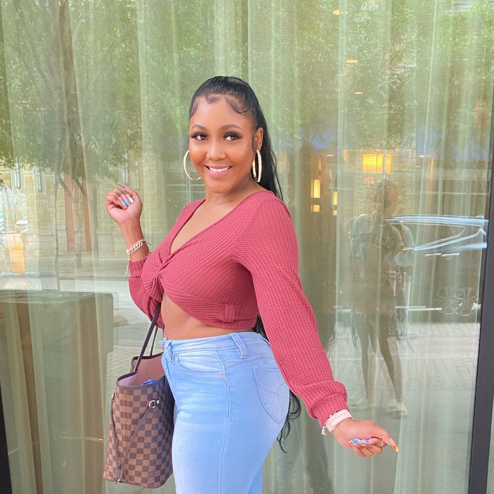 Meet your Posher, Delana